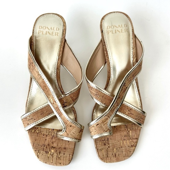 Donald Pliner Cassia Kitten Heel Gold Cork Neutral Low Heel Sandal Size 7 - Picture 5 of 10